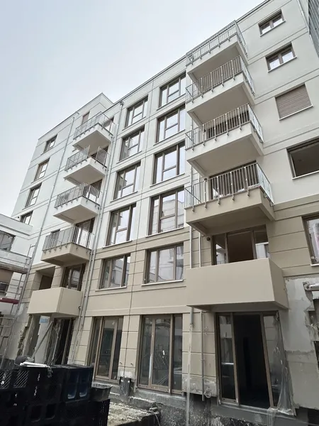 ERSTBEZUG - Moderne 2-Zimmer-Wohnung mit Einbauküche, Balkon und Keller in Prenzlauer Berg — photo 1